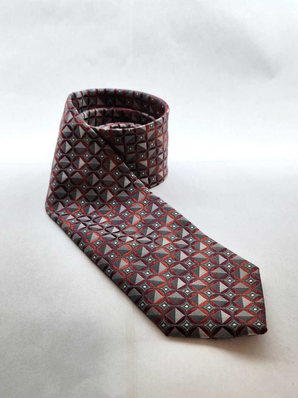 Red and Grey Mens Geometric print Neck Tie